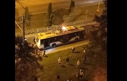 В Краснодаре загорелся новый троллейбус